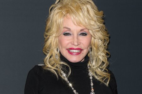 UNIVERSAL CITY, CA - FEBRUARY 05: Actress/musician Dolly Parton attends the 24th Annual Movieguide Awards Gala at Universal Hilton Hotel on February 5, 2016 in Universal City, California. (Photo by Paul Archuleta/Getty Images)